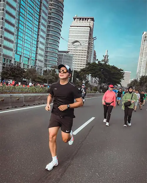 running during Jakarta car free day